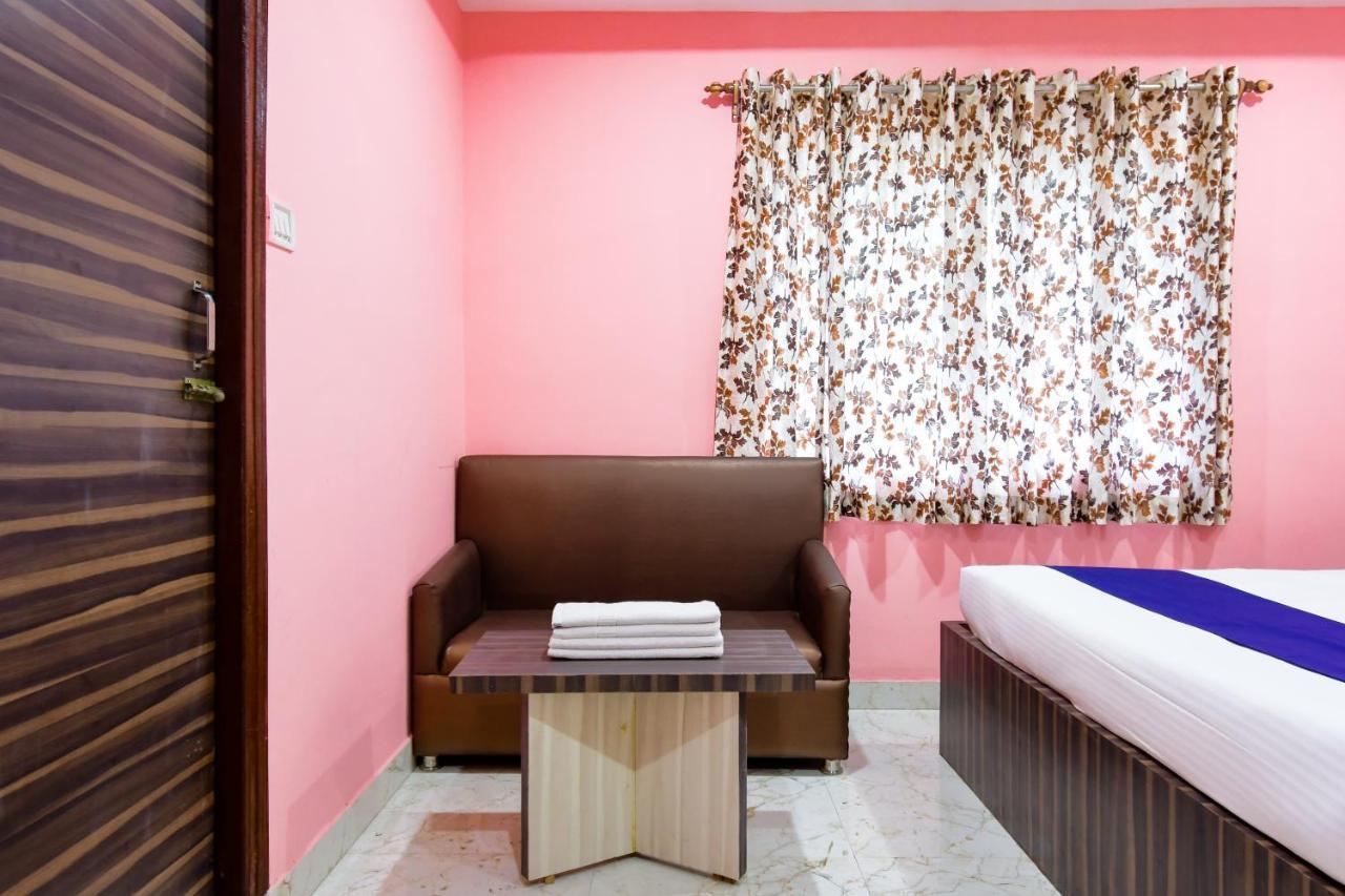 Hotel Blue Abedin Calcutta Extérieur photo